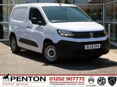 Used Vauxhall Combo S 100 HP (73 kW) 2024 White MPV