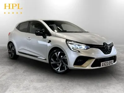 Usado Renault Clio V Engineered 145 HP (106 kW) 2023 Prateado Citadino