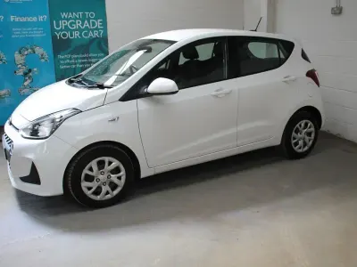 Used Hyundai i10 SE 100 HP (73 kW) 2019 White Hatchback