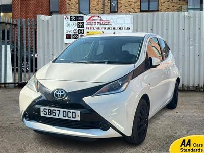 Used Toyota Aygo X-play 68 HP (50 kW) 2018 White Hatchback