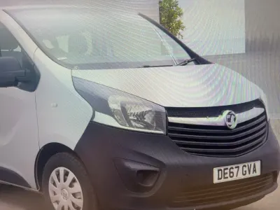 Używany Vauxhall Vivaro 125 KM (91 kW) 2017 Srebrny