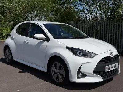 Used Toyota Yaris Hybrid 113 HP (83 kW) 2024 White Hatchback