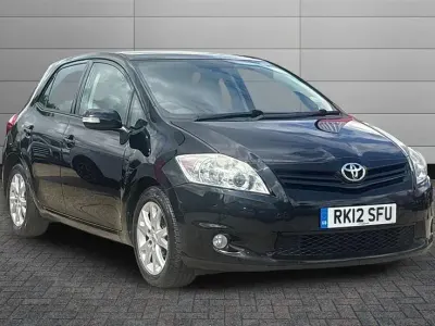 Usado Toyota Auris 101 HP (74 kW) 2012 Preto Citadino