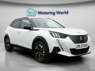 Używany Peugeot e-2008 GT 98 kW (134 KM) 2023 Biały SUV