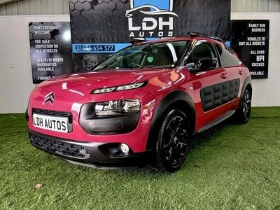 Used Citroën C4 Cactus Flair 82 HP (60 kW) 2016 Red Hatchback
