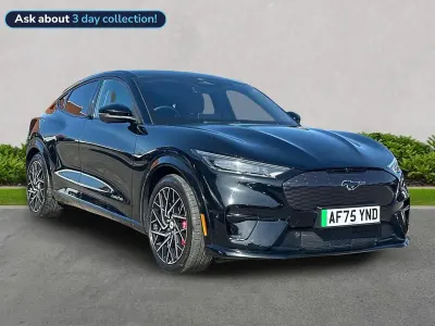 Ny Ford Mustang Extended Range 487 HK (358 kW) 2025 Svart Halvkombi