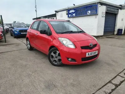 Begagnad Toyota Yaris 2010 Röd Halvkombi