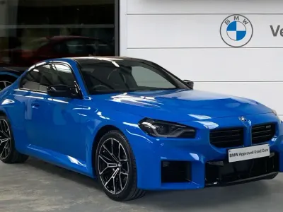 Begagnad BMW M2 Comfort Edition 480 HK (353 kW) 2025 Blå Sportkupé