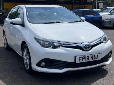 Used Toyota Auris Hybrid 2018 White Hatchback