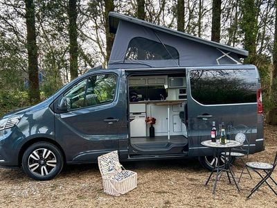Begagnad Renault Trafic 150 HK (110 kW) 2022 Grå Minibuss