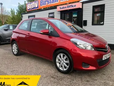 Used Toyota Yaris 99 HP (72 kW) 2013 Hatchback