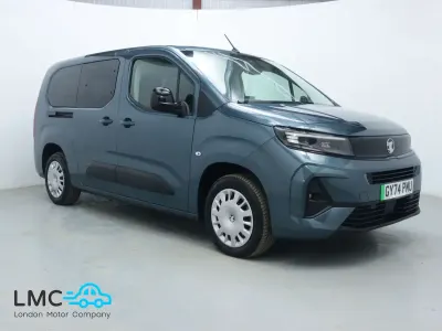 Used Vauxhall Combo Design Edition 100 kW (136 HP) 2024 Blue MPV