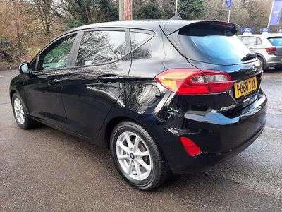 Begagnad Ford Fiesta Zetec 100 HK (73 kW) 2018 Svart Halvkombi