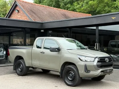 Used Toyota HiLux Active 150 HP (110 kW) 2021 Green Pickup