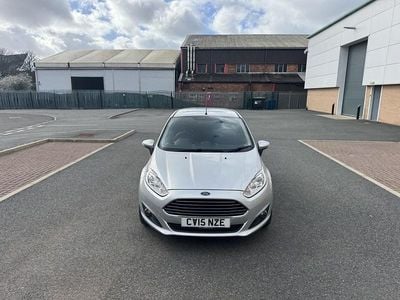 Used Ford Fiesta Zetec 75 HP (55 kW) 2015 Silver Hatchback