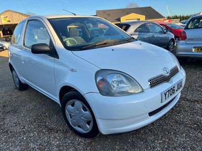 Used Toyota Yaris 86 HP (63 kW) 2001 White Hatchback