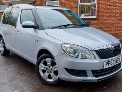 Usado Skoda Roomster SE 105 HP (77 kW) 2013 Prateado Monovolume