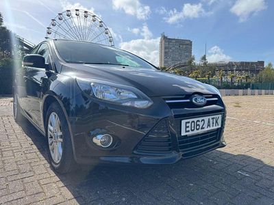 Begagnad Ford Focus Titanium 125 HK (91 kW) 2012 Svart Halvkombi