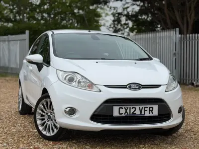 Second-hand Ford Fiesta Titanium 96 CP (70 kW) 2012 Alb Hatchback