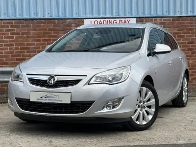 Used Vauxhall Astra 114 HP (83 kW) 2011 Silver Estate