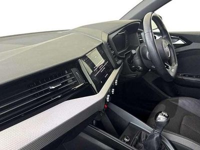 Used Audi A1 Black Edition 108 HP (79 kW) 2023 White SUV