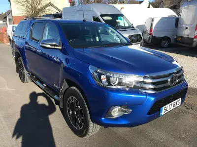 Käytetty Toyota HiLux 150 HP (110 kW) 2017 Sininen Nouto