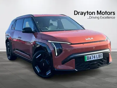 Begagnad Kia EV3 GT-Line 147 kW (201 HK) 2024 Orange SUV