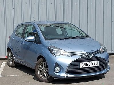 Used Toyota Yaris 99 HP (72 kW) 2015 Blue Hatchback