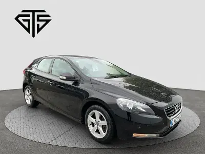 Used Volvo V40 120 HP (88 kW) 2015 Black Hatchback