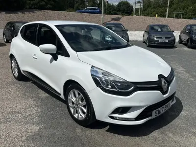 Used Renault Clio Dynamique 75 HP (55 kW) 2017 Glacier white Hatchback