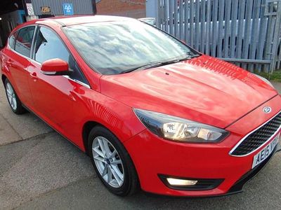 Used Ford Focus Zetec 120 HP (88 kW) 2015 Red Hatchback