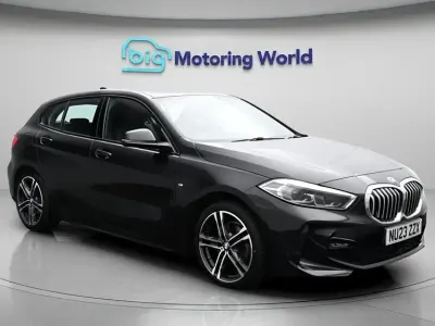 Begagnad BMW 118 M Sport 136 HK (100 kW) 2023 Svart Halvkombi