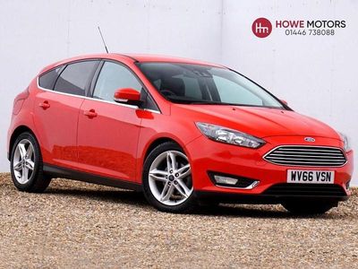 Begagnad Ford Focus Titanium 120 HK (88 kW) 2016 Röd Halvkombi