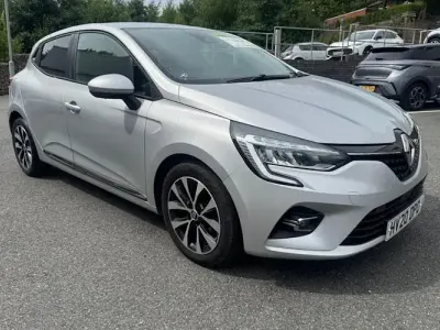 Used Renault Clio Iconic 101 HP (74 kW) 2019 Silver Hatchback