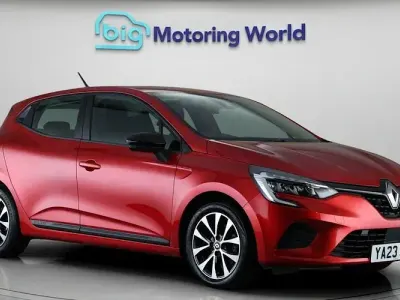 Używany Renault Clio V Evolution 145 KM (106 kW) 2023 Czerwony Hatchback