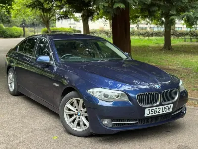 Usado BMW 528 Comfort Edition 2013 Azul Berlina