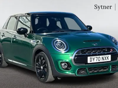 Usado Mini Cooper S Hatch 189 HP (139 kW) 2020 Verde Citadino