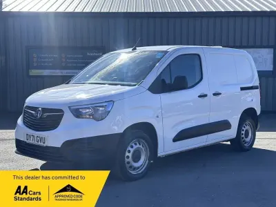 Używany Vauxhall Combo 100 KM (73 kW) 2021 Biały Minivan