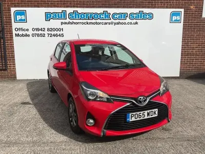 Used Toyota Yaris 99 HP (72 kW) 2015 Red Hatchback