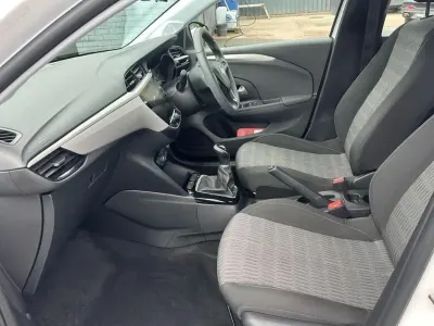 Used Vauxhall Corsa Design Edition 74 HP (54 kW) 2023 White Hatchback