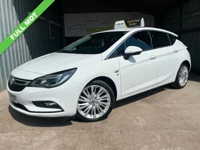 Used Vauxhall Astra Elite 150 HP (110 kW) 2016 White Hatchback