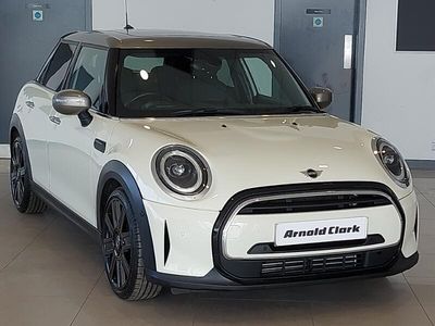 Usado Mini Cooper Exclusive 136 HP (100 kW) 2021 Branco Citadino