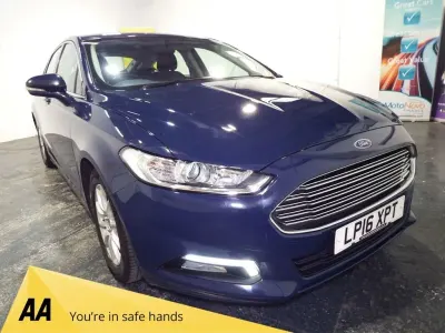 Used Ford Mondeo Zetec 120 HP (88 kW) 2016 Blue Hatchback