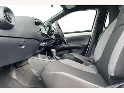 Used Toyota Aygo X PURE 72 HP (52 kW) 2025 White SUV