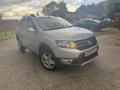Begagnad Dacia Sandero Lauréate 90 HK (66 kW) 2015 Silver Halvkombi