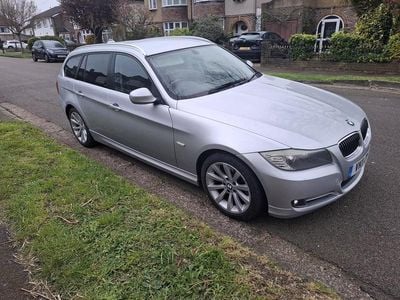 Used BMW 318 Exclusive 2011 Silver Estate