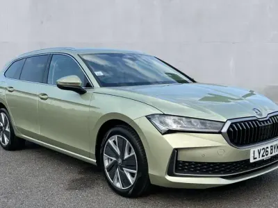 Neu Skoda Superb SE Technology 150 PS (110 kW) 2026 Gelb Kombi