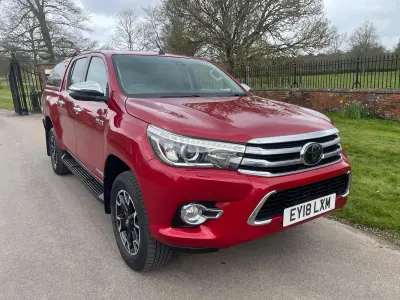 Käytetty Toyota HiLux 150 HP (110 kW) 2018 Punainen Nouto