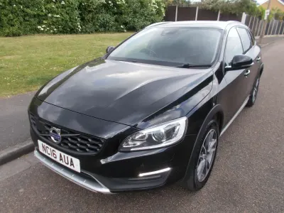 Used Volvo V60 CC 190 HP (139 kW) 2016 Black Estate