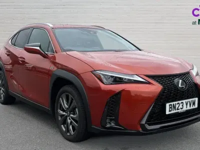 Usado Lexus UX 250h Sport Design Packet 184 CV (135 kW) 2023 Naranja SUV